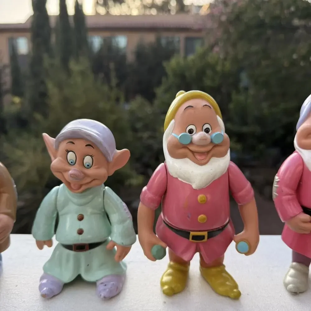 Vintage Walt Disney Seven Dwarves Rubber PVC Toys Squeaker 7 Dwarfs Snow White